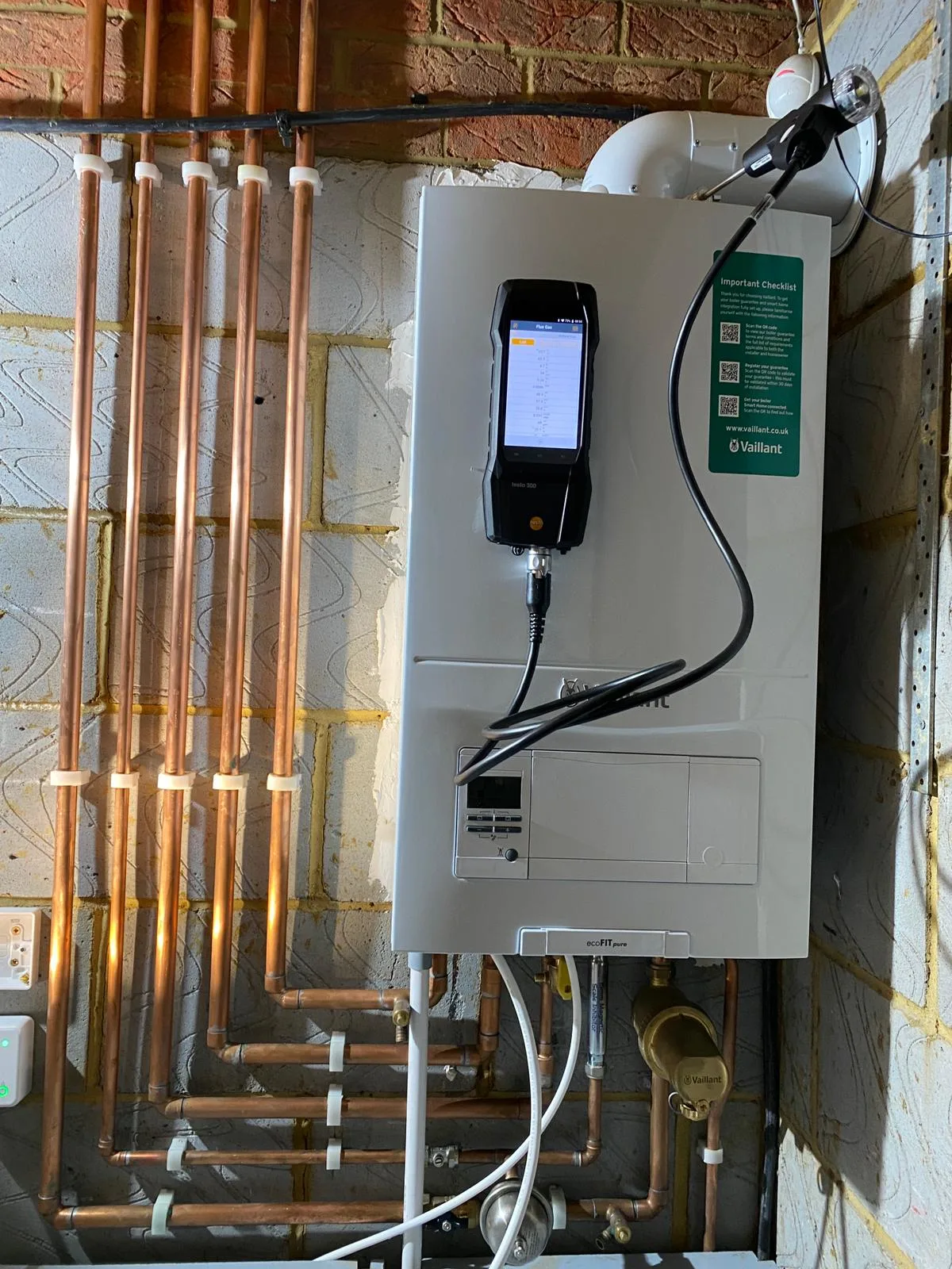 Wall-mounted radiator installation